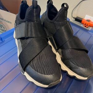 Sorel kinetic tennis shoes